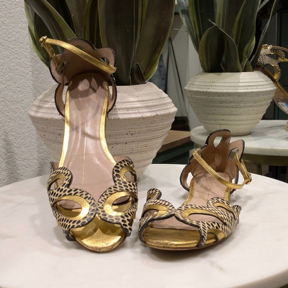 Lola Cruz Animal Print Metallic Gold Sandals Women's 37 Flat‎ Butterfly Leather